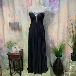 NEW📌 Speechless Strapless Rhinestone Embellished  Prom - Ball - Formal Dress